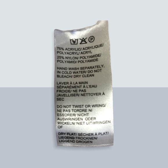 Saks fifth avenue over sized sweater blush in colour size medium - Picture 7 of 7